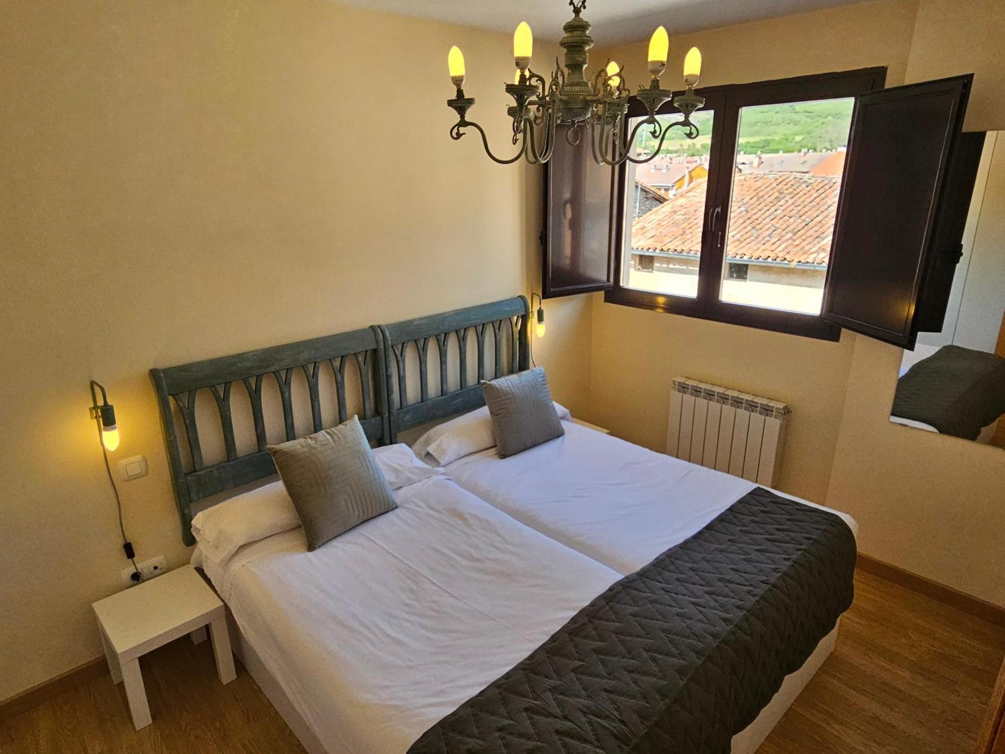 Apartamentos Palacio Azcarate Calle Calvario エスカライ エクステリア 写真